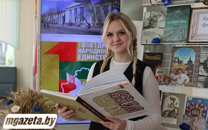 Совпадение или нет, но на запрос о современном белорусском авторе Анастасия предложила сборник моего земляка и коллеги Павла Жукова