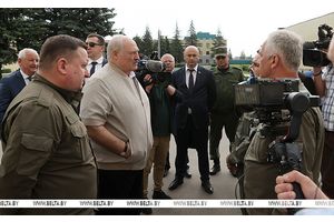 Лукашенко требует наряду с продукцией ВПК сохранить и наращивать на 