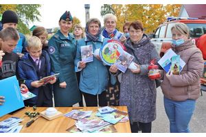 Бабушки соревновались с внуками на знание правил безопасности