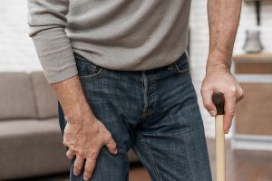 Врач поделилась рекомендациями, которые помогут сохранить здоровье суставов зимой