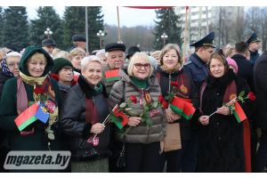 Память Октября на главной площади Молодечно