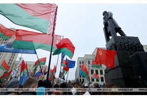 День трудовых достижений и важных открытий. Лукашенко подчеркнул созидательный смысл праздника 7 ноября