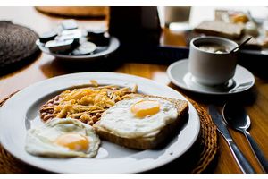 Нутрициолог назвала четыре принципа идеального завтрака