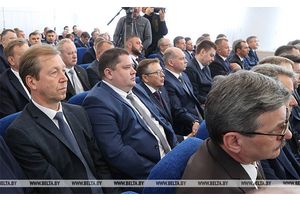 Лукашенко требует выстроить в регионах четкую систему управления кадрами