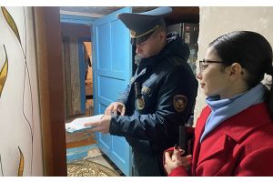 Прокуратура и ГРОЧС проверяют наличие пожарных извещателей в квартирах горожан