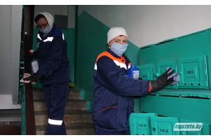 В жилых домах Молодечно убирают места общего пользования
