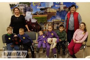 В Молодечненской центральной районной библиотеке имени Максима Богдановича собаки помогают детям стать увереннее в себе
