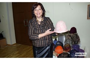 Рукодельница из Молодечно Инна Самович создает эксклюзивные головные уборы и аксессуары из шерсти