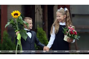 Более 225 тыс. школьников из многодетных семей получат матпомощь к учебному году