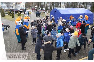 Министр МЧС поздравил детей с Новым годом