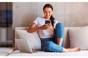 Как использование смартфонов может навредить внешности? Ответила косметолог