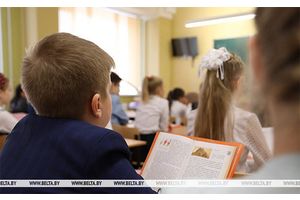 Единовременную матпомощь получат около 240 тыс. школьников из более чем 115 тыс. многодетных семей