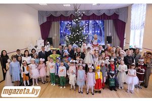 В Молодечно депутаты помогли детям спасти Новый год