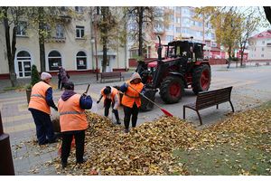Листья желтые с Бродвея убирают…