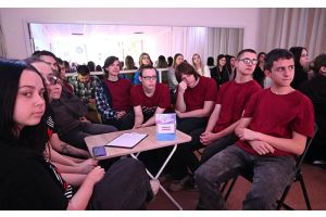 С молодежью «#ОБОВСЁМ» в детском центре культуры «Росток»