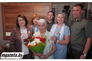 Бывшим малолетним узникам фашистских концлагерей вручили юбилейные медали