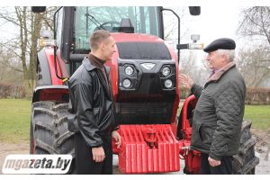 На новом тракторе в Березинском будут готовить передовиков