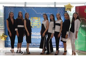 Черно-белая коллекция дизайнера Михаила Мытника