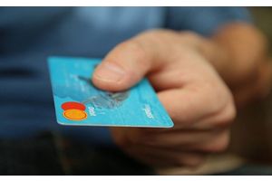 В Беларуси разрешат снимать наличные в магазинах