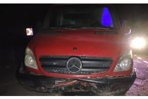 Пьяный угонщик забыл телефон в машине