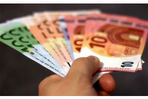 В Молодечно женщина пыталась обменять сувенирные 500 евро