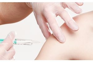 ВОЗ: чтобы остановить омикрон-штамм, нужно вакцинировать 70% населения каждой страны