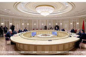 Лукашенко продолжил практику встреч с главами регионов России, на этот раз - с губернатором Ростовской области