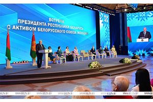 Лукашенко: женское движение стало в Беларуси той силой, с которой нельзя не считаться