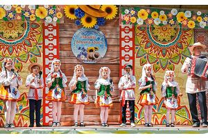 Танцы, песні, карагоды не выходзяць з моды