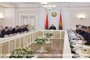 Лукашенко распорядился с 6 октября ввести запрет на повышение цен в Беларуси