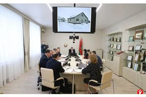 «Деньги застройщик взял — обязательства не выполнил». Жители Минщины пришли к Турчину с проблемами