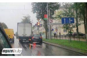 Cтолкновение на перекрестке: легковушка и грузовик не поделили дорогу в Молодечно