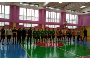 В Молодечно подростки сыграли товарищеский матч по мини-футболу с милиционерами