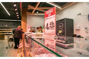 В больших «Еврооптах» мясо и колбасы подешевели на треть