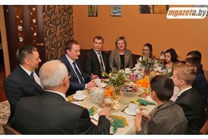 Компьютер, стиральная машина и другие подарки от председателя Минского облисполкома Александра Турчина