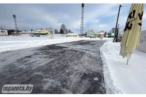 В Молодечно на городском стадионе залит каток!
