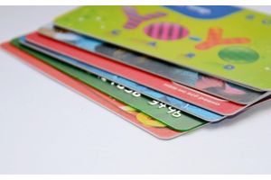 Нашли чужую карту и потратили всё в ноль: чем обернулся для подростков из Молодечно один день на широкую ногу