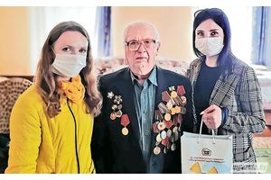 В Молодечно участникам войны вручили продуктовые наборы