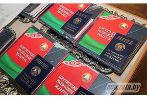 В Молодечно торжественно вручили паспорта