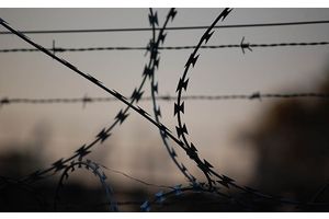 В Молодечно 35-летняя женщина 15 минут избивала собутыльницу кухонным топориком в ее же квартире