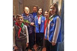 В День советской милиции молодечненские гимназисты навестили старейшего ветерана ОВД Виктора Журкевича