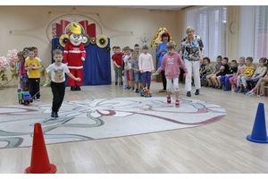 Малышам про зимние опасности