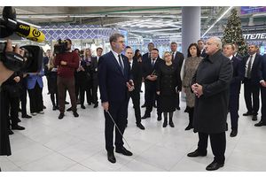 Лукашенко предложил строить торговые центры с белорусской продукцией в городах России