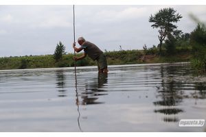 Ученые ловят раков в водоемах Молодечненского района