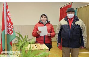 «В воскресенье собираюсь к внукам, поэтому голосую досрочно»