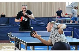 Встретились за теннисным столом