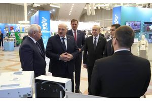 «Мы можем делать всё». Что показали Лукашенко на выставке «Беларусь интеллектуальная»