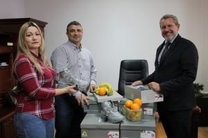 Когда Дед Мороз приходит из «Джунглей» или Чужих детей не бывает