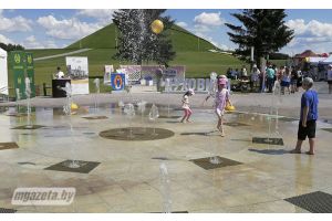 Учреждения образования Молодечно на Кургане Славы. Выставка продолжается