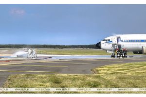 В Национальном аэропорту Минск прошло учение по тушению пожара и спасению людей